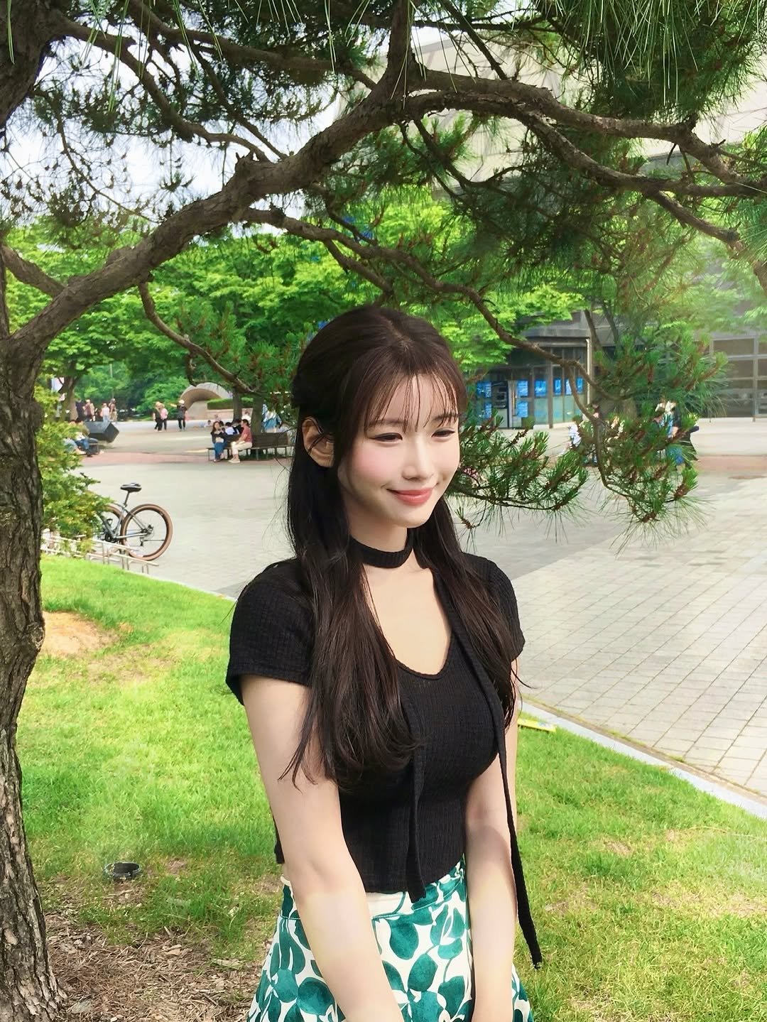 Photo by 이로아 on June 08, 2025. May be an image of 5 people.