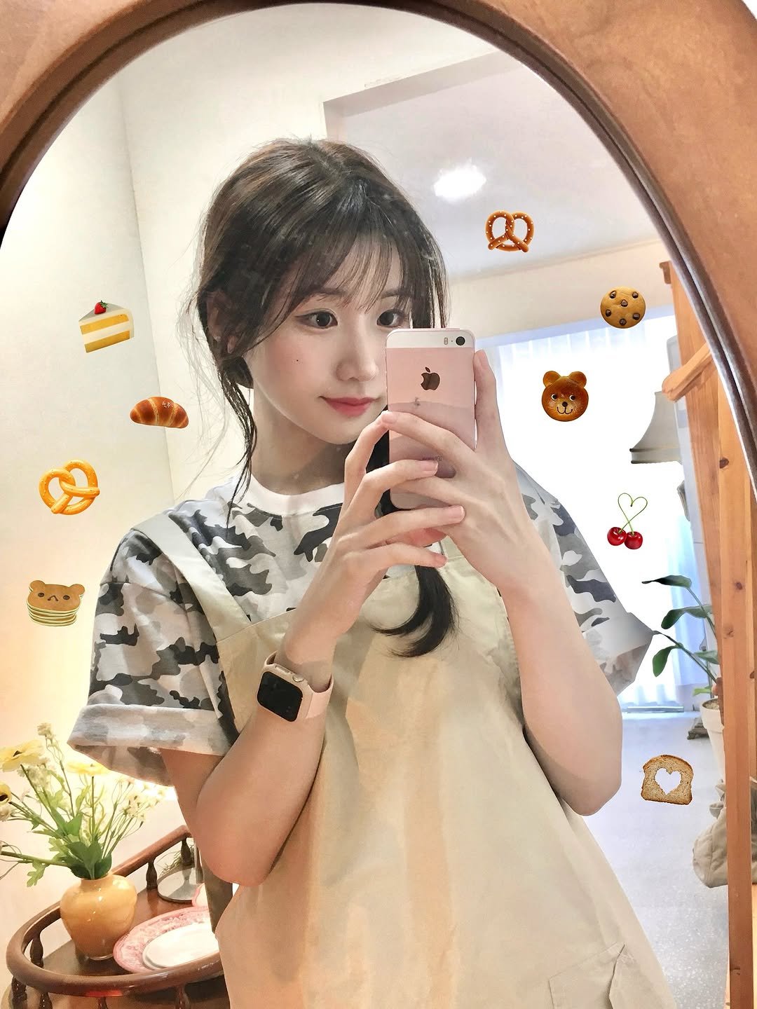 Photo by 이로아 on June 17, 2025. May be an image of 1 person and text.