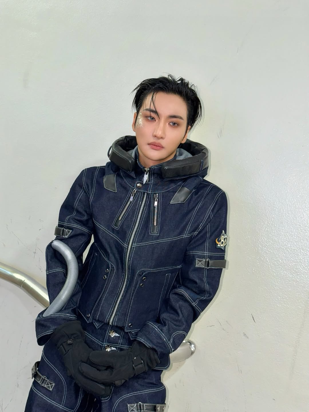 Photo by SEONGHWA on February 08, 2026. May be an image of goosedown coat, duffle coat, raincoat, bolo tie, parka, jacket, top and text.