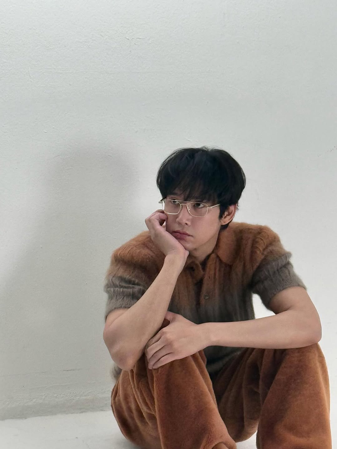 Photo by 박스아범 박성훈 on October 30, 2025. May be an image of one or more people, bangs and duffle coat.