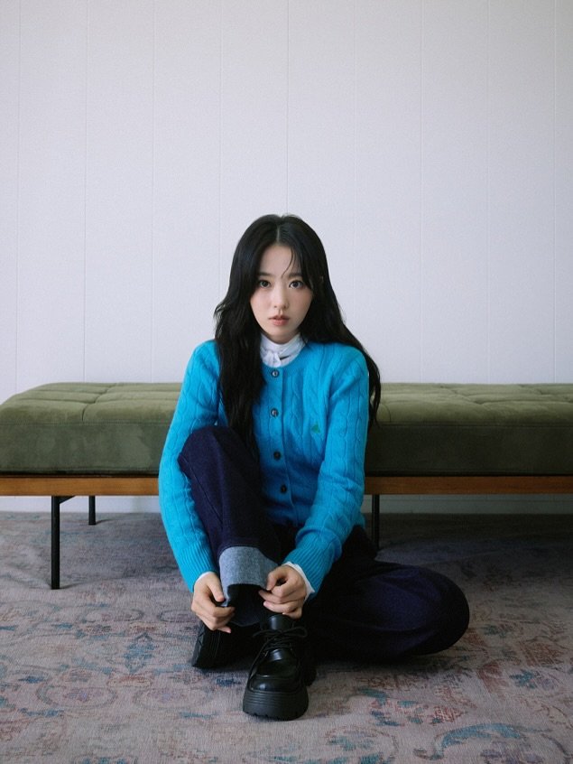 Photo by 박보영 ParkBoYoung on September 20, 2025. May be an image of one or more people, hair, makeup, duffle coat, turtleneck, bolo tie and text.