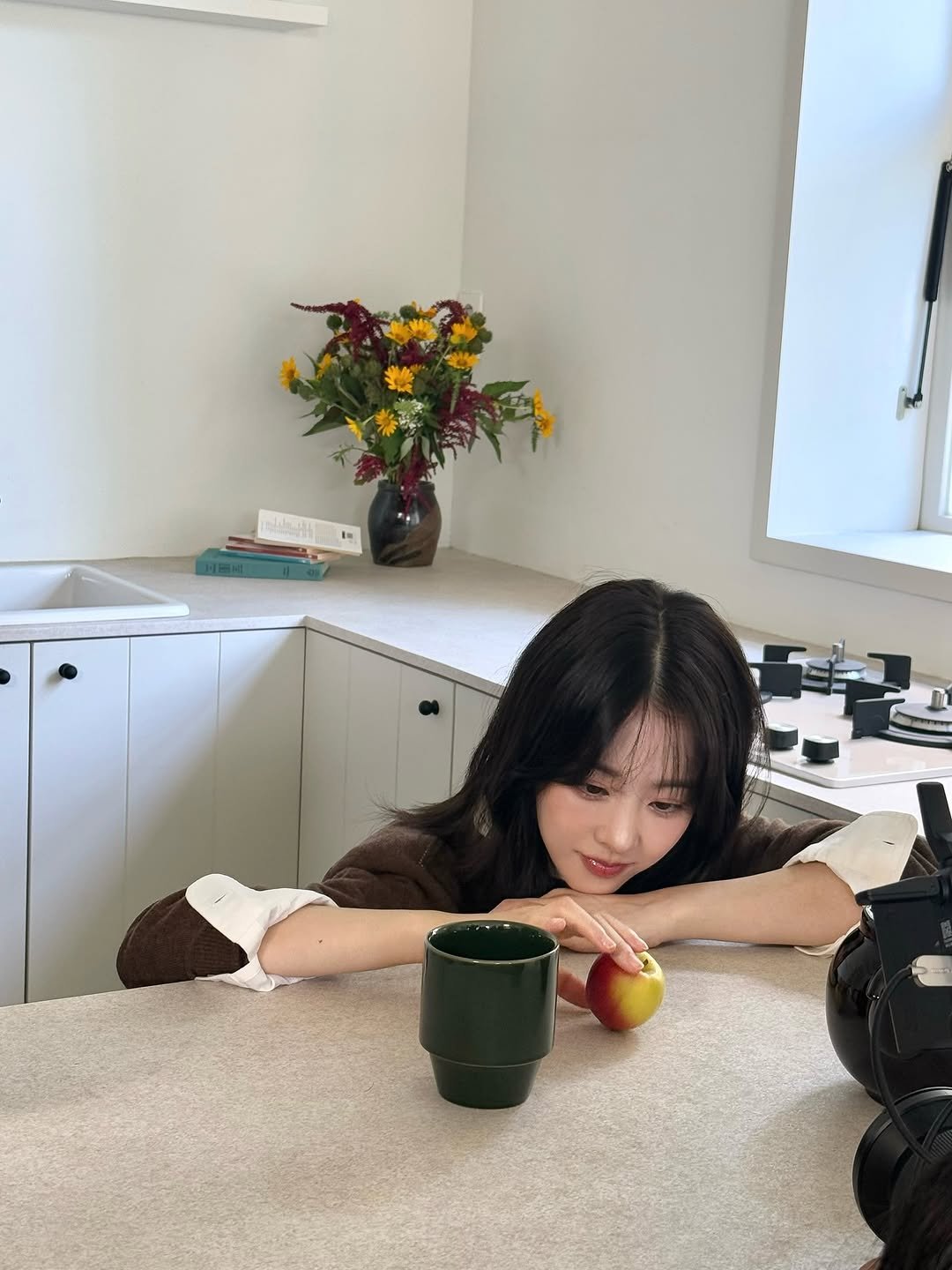 Photo by 박보영 ParkBoYoung on September 20, 2025. May be an image of apple and text.