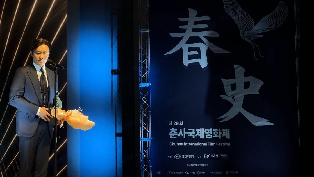 Photo by LeeByungHun 이병헌 on December 23, 2025. May be an image of suit and text.