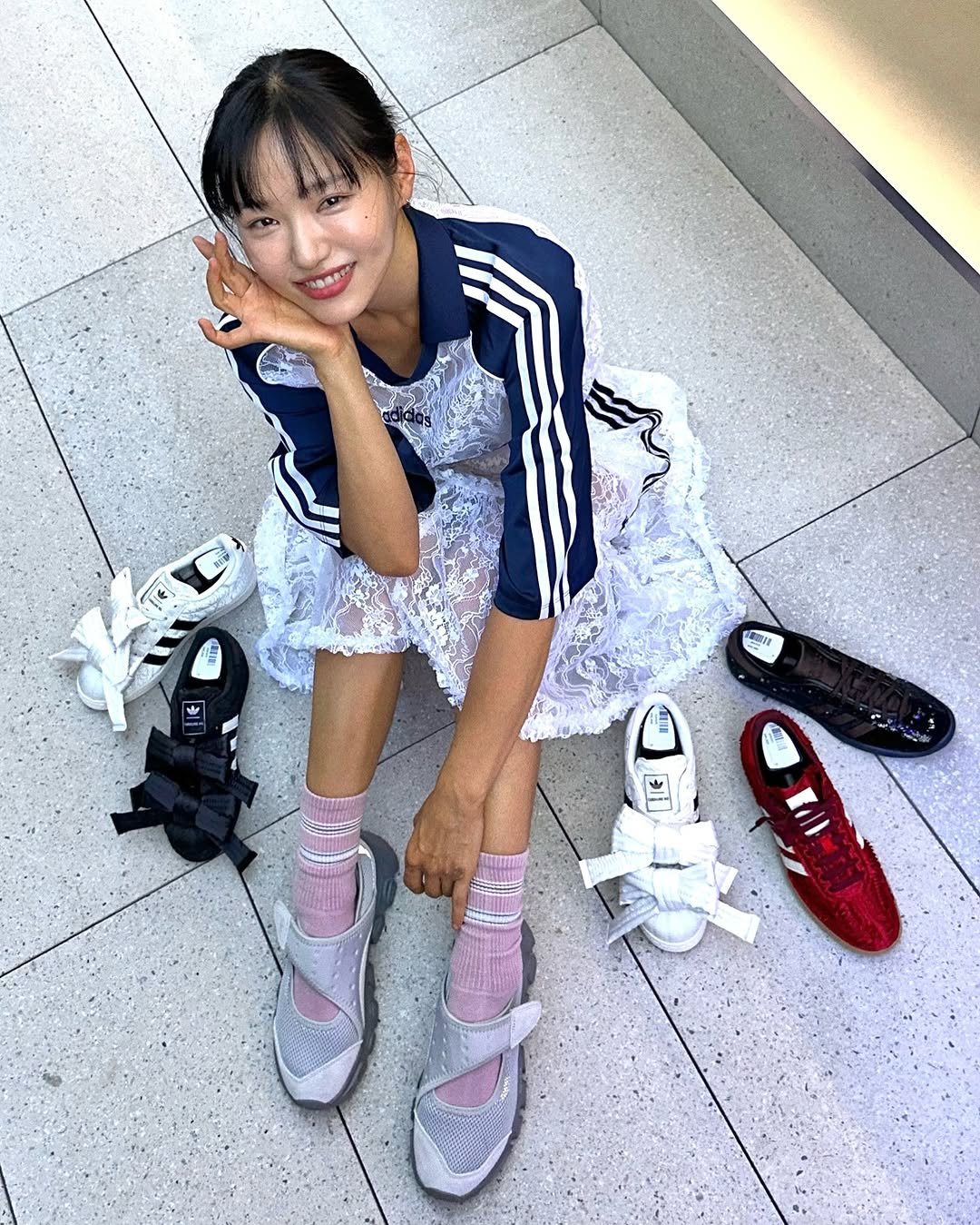 Photo shared by 흥둥이홈트 윤쌤 윤채형🇰🇷 on June 12, 2025 tagging @originals_kr. May be an image of 1 person, baby shoes, sneakers, sandals and text.