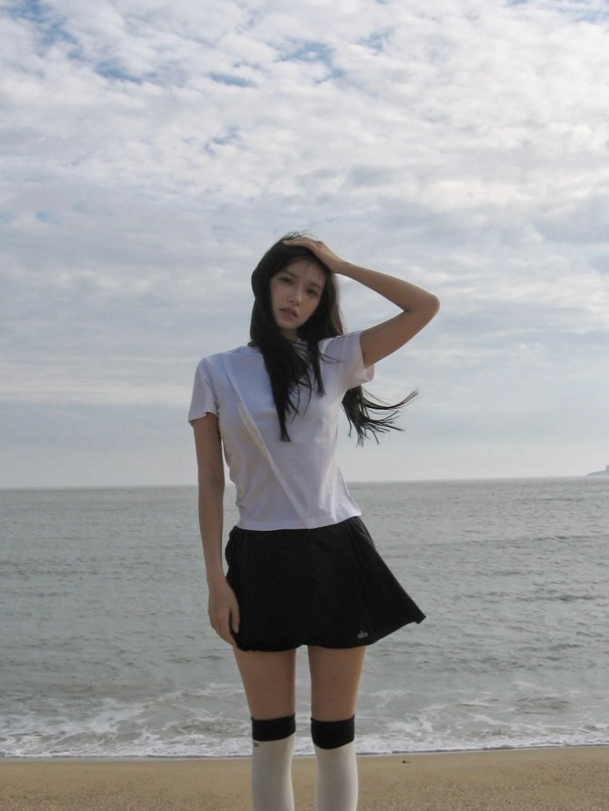 Photo by 성소 程潇 Chengxiao on December 22, 2025. May be an image of miniskirt, shorts, beach and text.