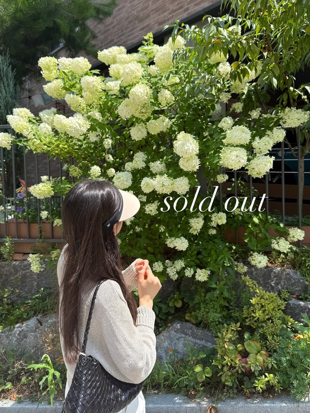 Photo by 드엘리사 | yoonjung Lee on August 07, 2025. May be an image of 1 person, white lily, prairie gentian, baby's-breath, devilwood, outdoors and text that says 'sold soldout out'.
