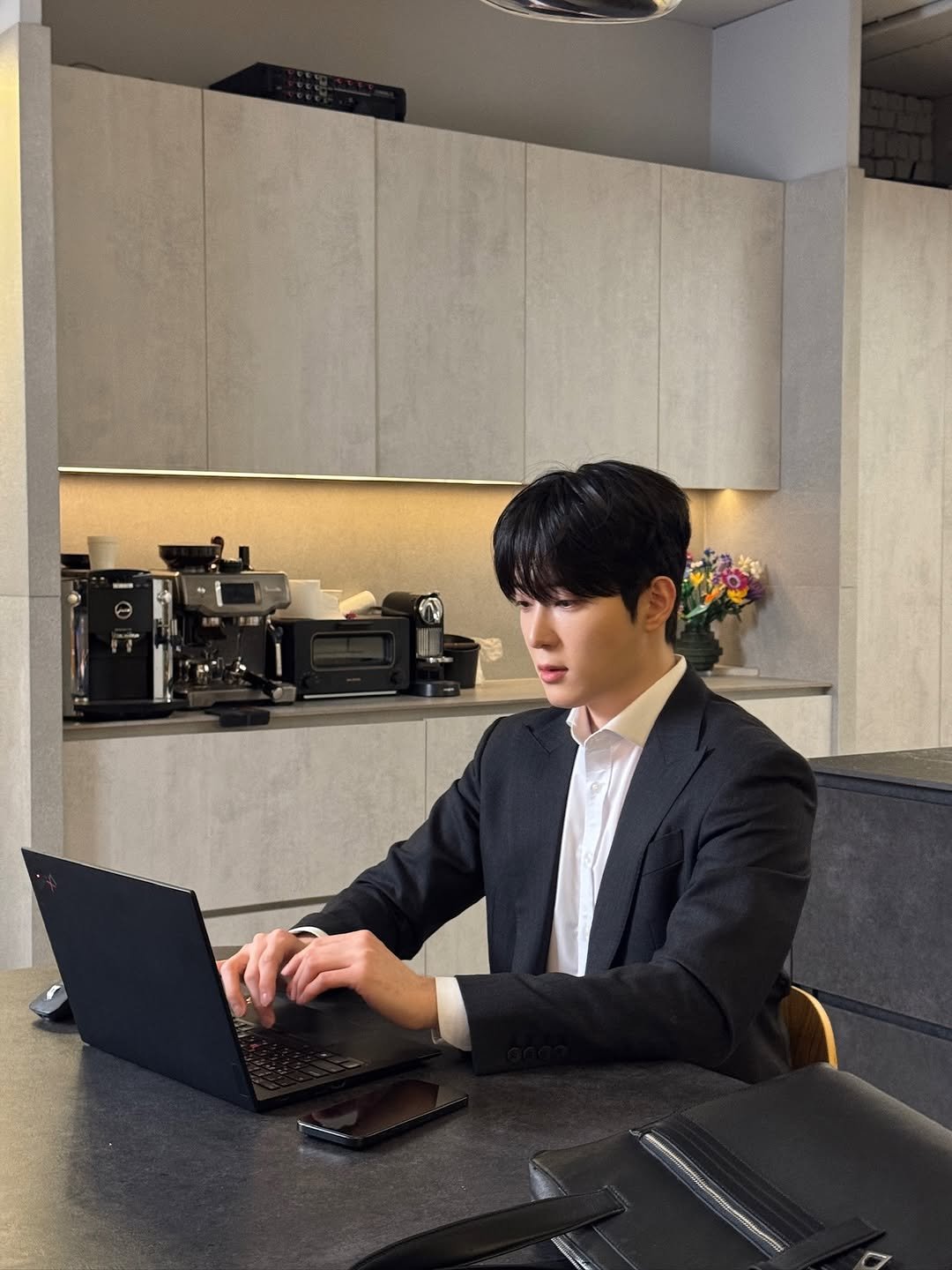 donghokook 게시물 이미지: 👨🏻‍💻