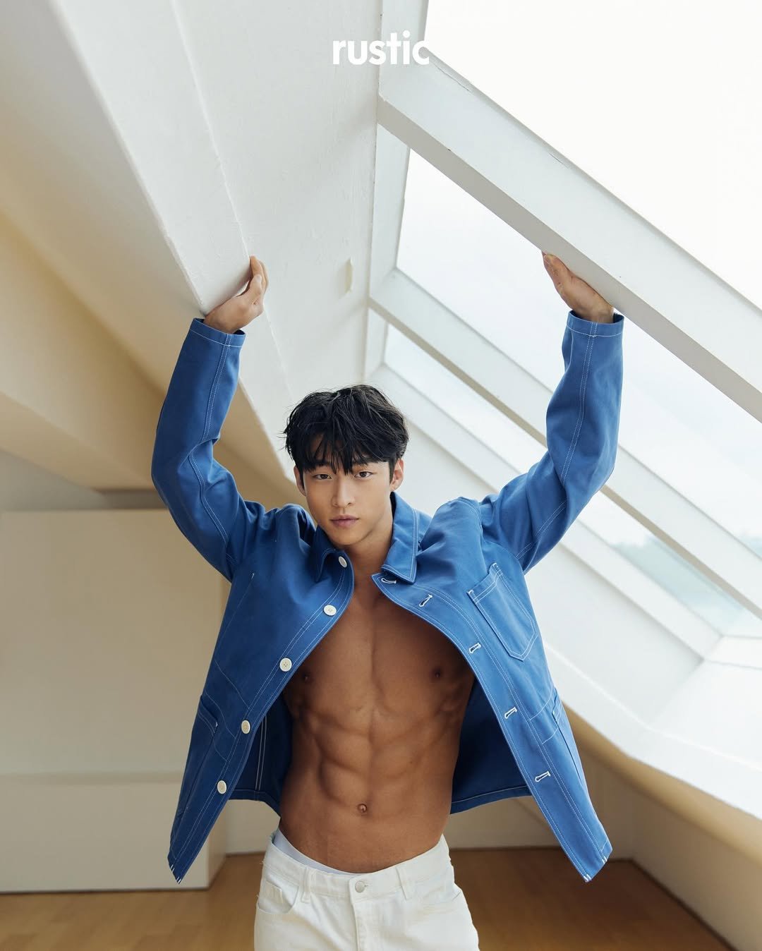 Photo shared by [Team_Us] 김동윤 ( 신논현PT, 논현PT, 강남PT ) on July 06, 2022 tagging @moon_topia_, @studio_rustic_, and @seo._.aaah.