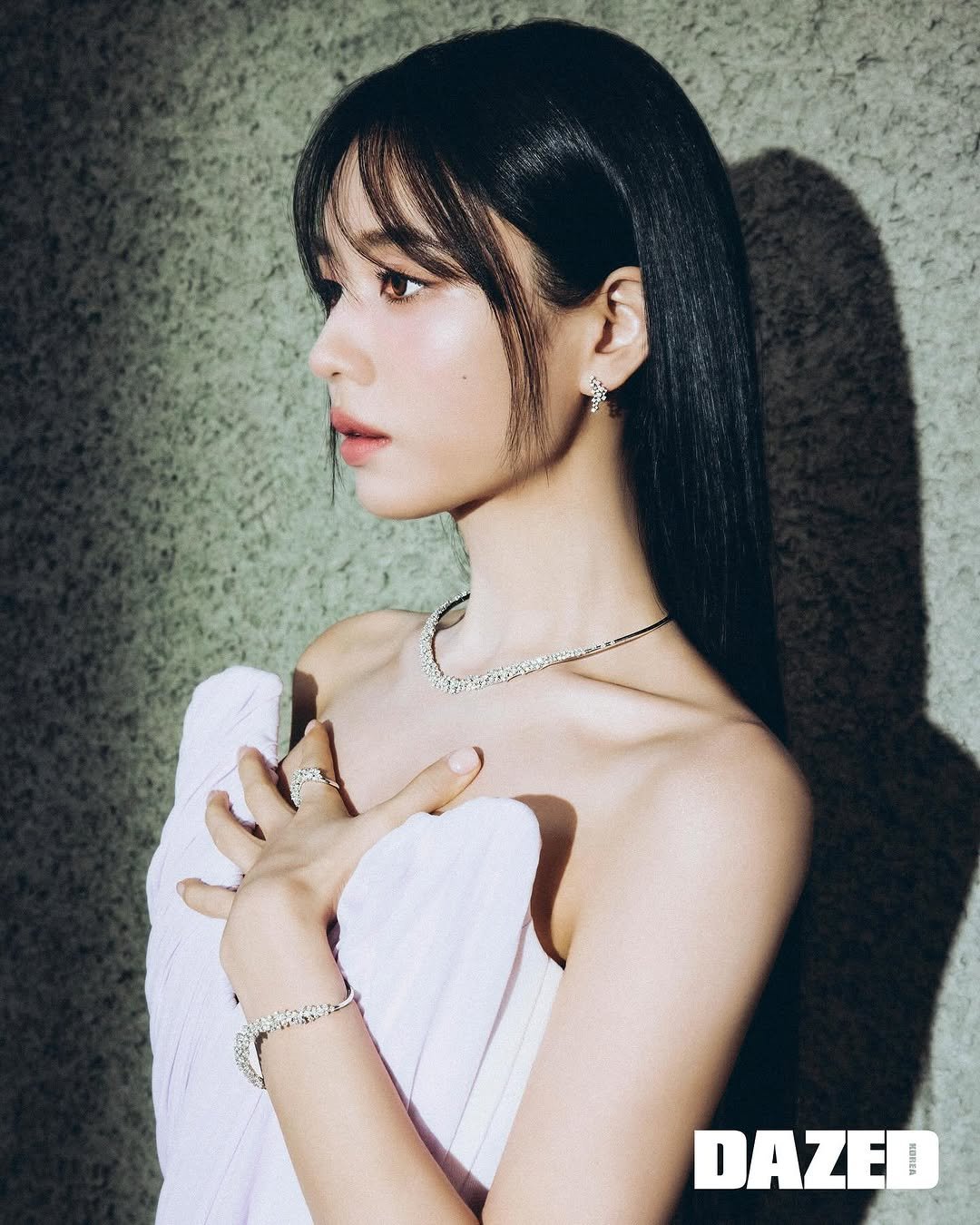 eunjin___a 게시물 이미지: @dazedkorea 그리고 @damianiofficial ✨
