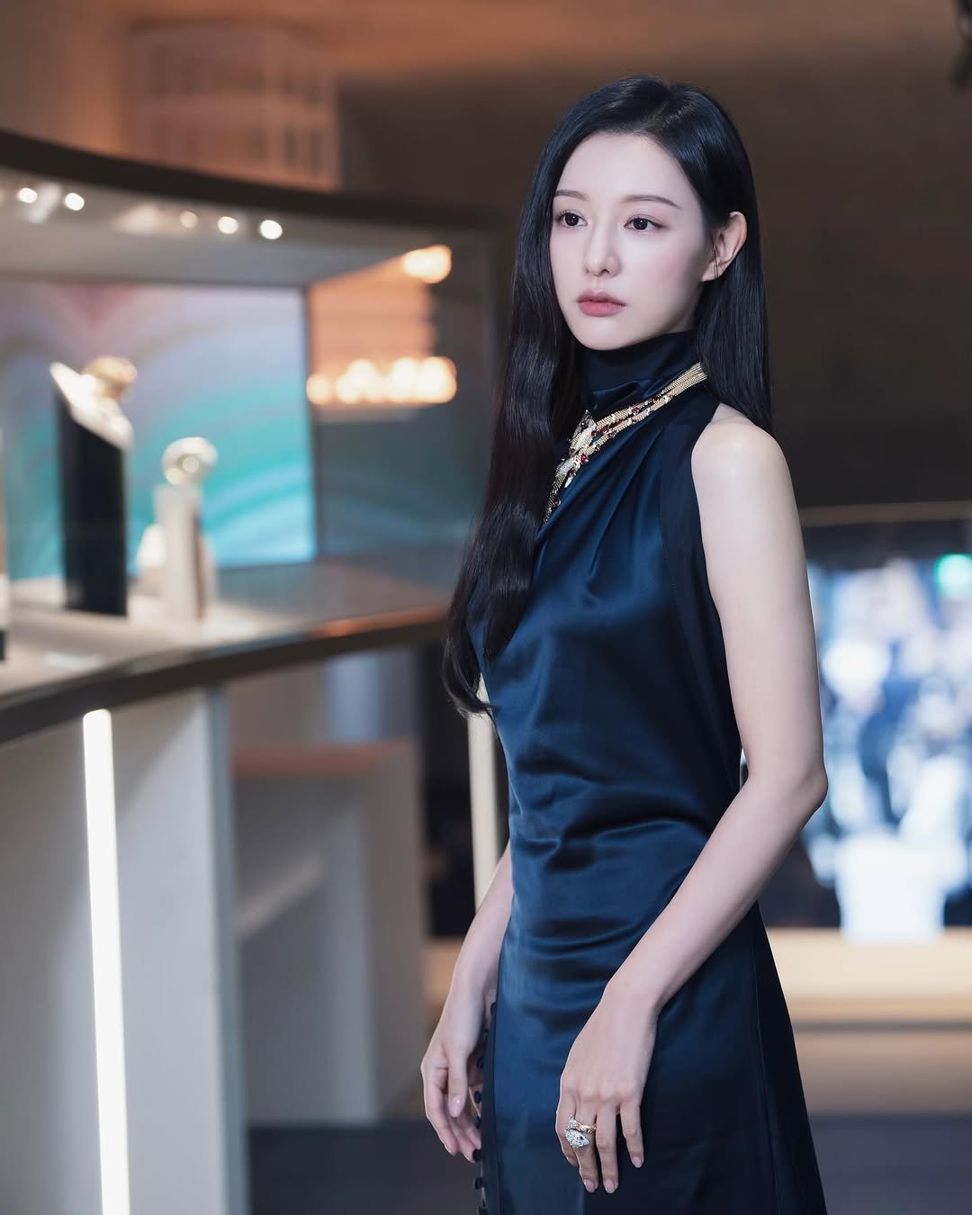 geewonii 게시물 이미지: 세르펜티로 가득한 불가리의 세르펜티 인피니토 전시에 다녀왔습니다🐍💎

#불가리...