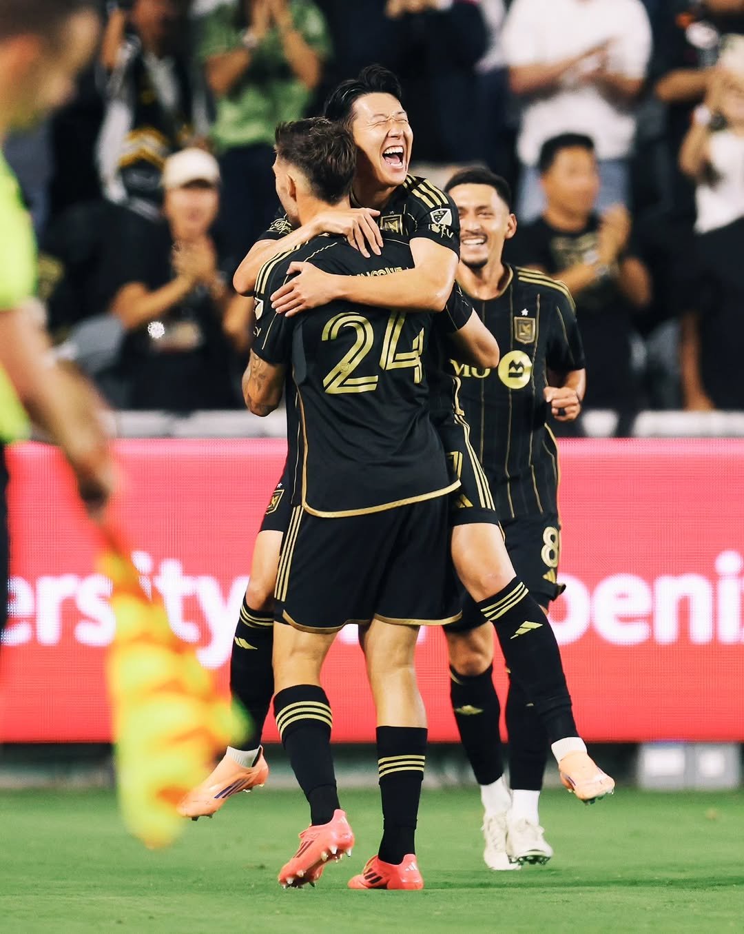 Photo by Son HeungMin(손흥민)🇰🇷 on October 30, 2025. May be an image of soccer, football and stadium.