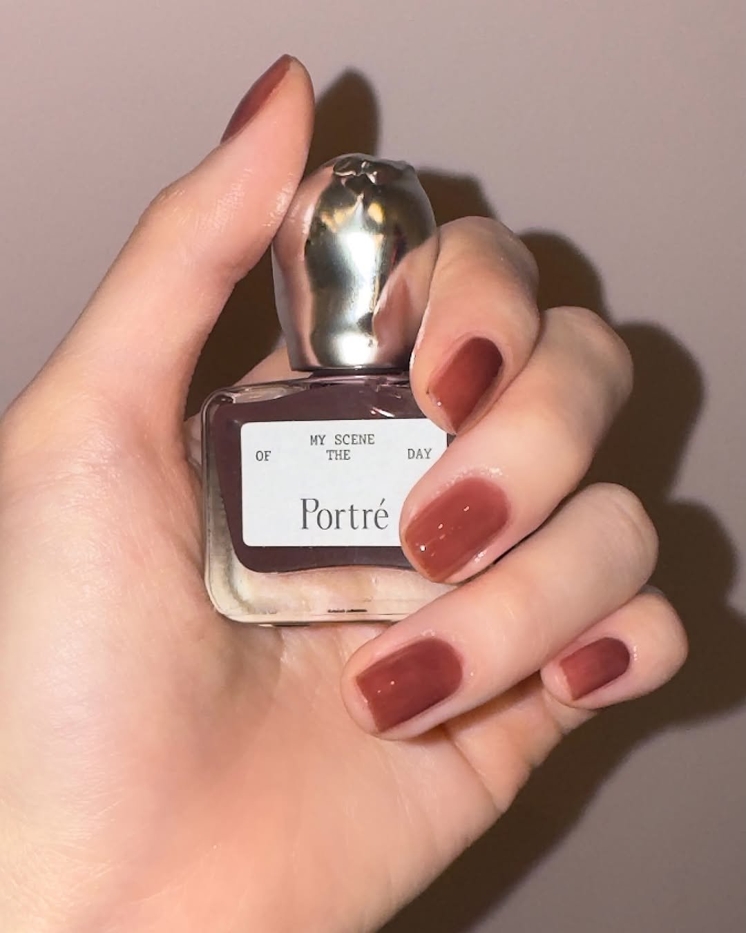 Photo shared by 강민경 (행동파) on November 17, 2025 tagging @portrekr. May be an image of one or more people, fingernails, fragrance, perfume and text that says 'OF WCDAY MY SCENE THE DAY Portré'.