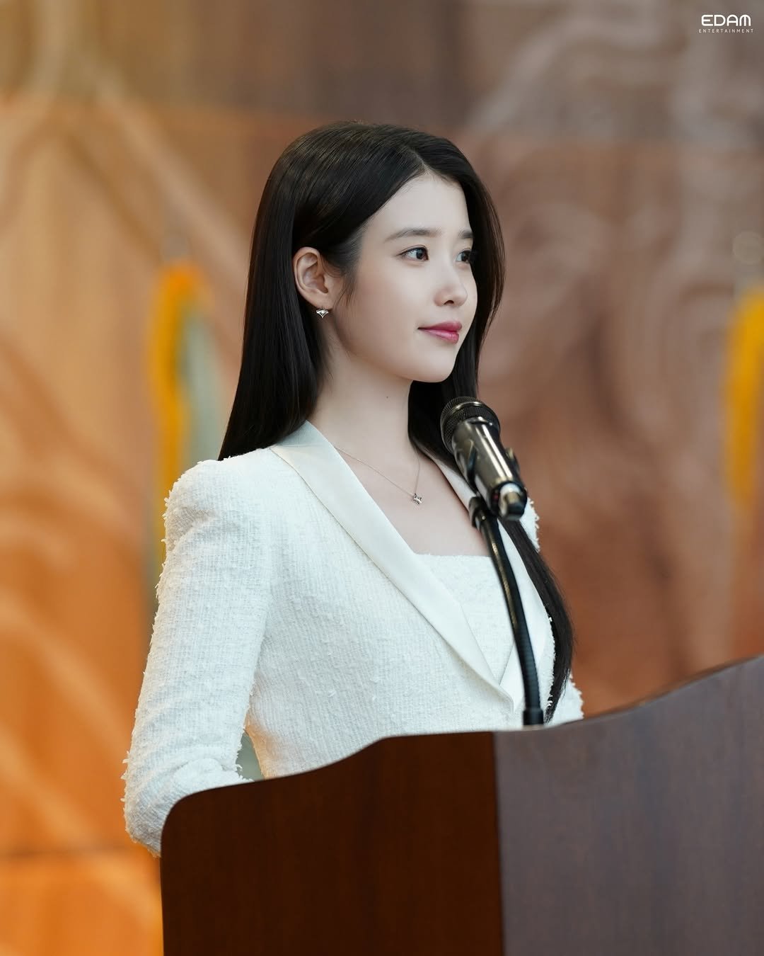 iu_edamofficial 게시물 이미지: ⠀
[📬]
⠀
매일 <21세기 대군부인>만 기다렸다면 믿어줄래?
Would you...