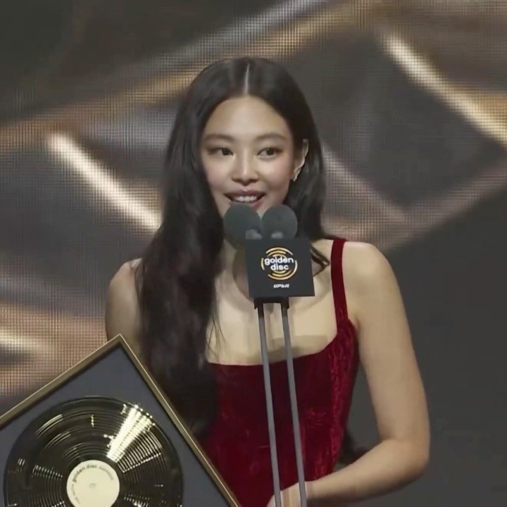 jennielnie 게시물 이미지: Jennie at the Golden Disc Awards✨🤍
-
 ♡ follow...