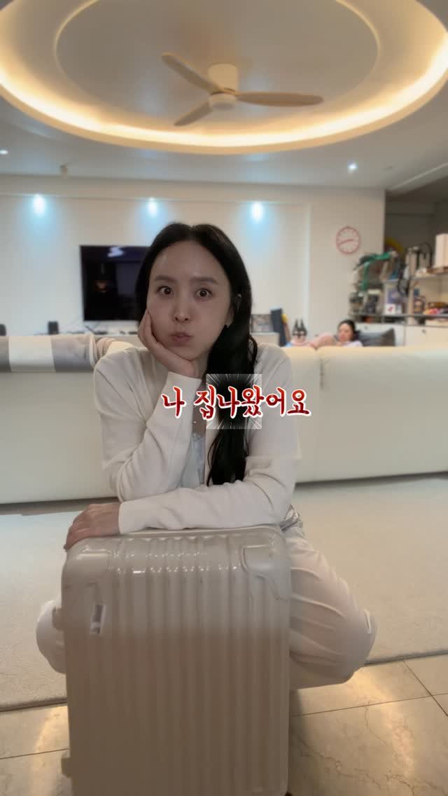 jiyoon_park_ 게시물 이미지: 나 가출? 아니 외박하면서 
#왓츠인마이백 하는 여자🫢

저 사실 겁이...