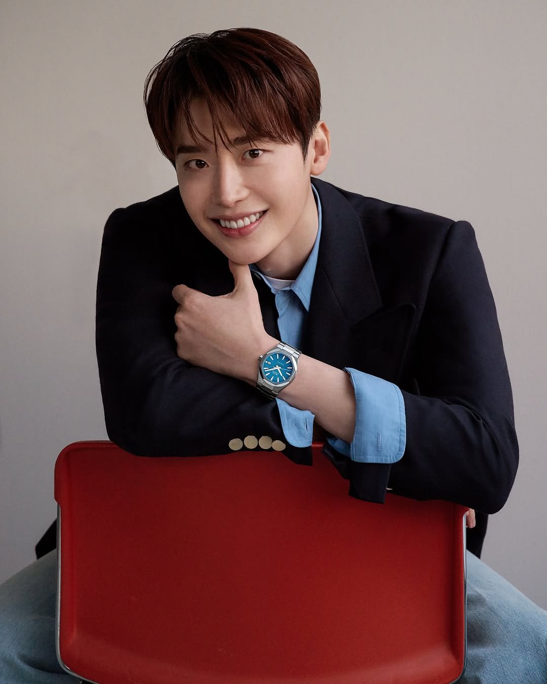 Photo shared by 이종석 on February 03, 2026 tagging @midowatches. May be an image of wrist watch, bolo tie and text.