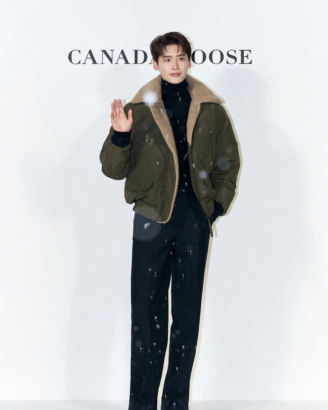 Photo shared by 이종석 on December 07, 2025 tagging @canadagoose. May be a doodle of goosedown coat, duffle coat, overcoat and text that says 'CANAD CANADA-HOOSE OOSE'.