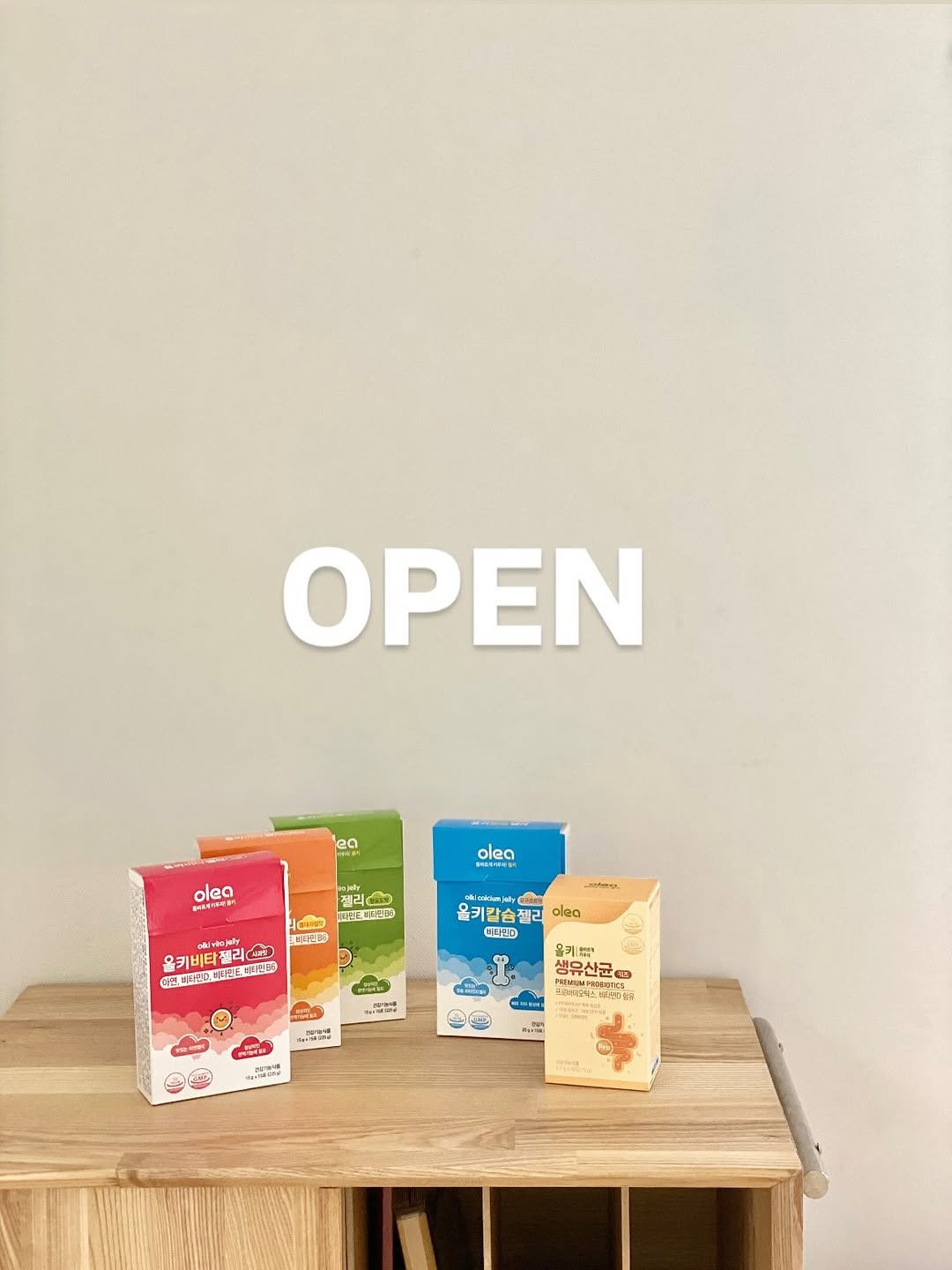 Photo by 김영은 on June 30, 2025. May be an image of card, cornflower and text.