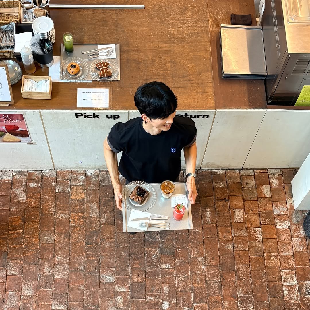 juneasy__ 게시물 이미지: 디저트 안 먹는다니까~

난 안 먹어

🧐🙄

물개쇼

나 아니야