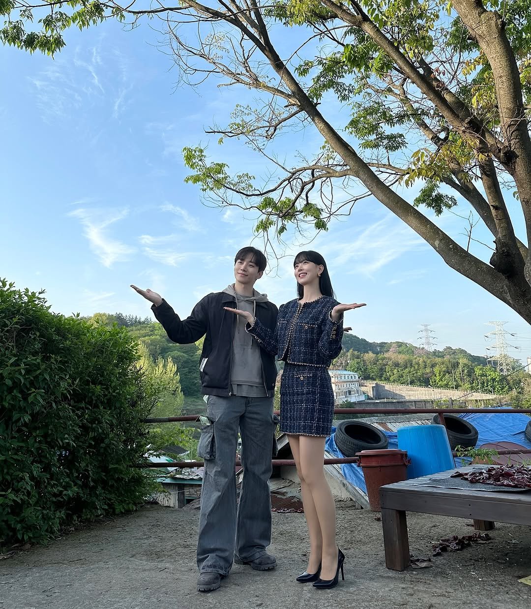 Photo shared by 강한나 / ʜᴀɴɴᴀ ᴋᴀɴɢ on December 30, 2025 tagging @le2jh. May be an image of standing, suit, dinner jacket and text.