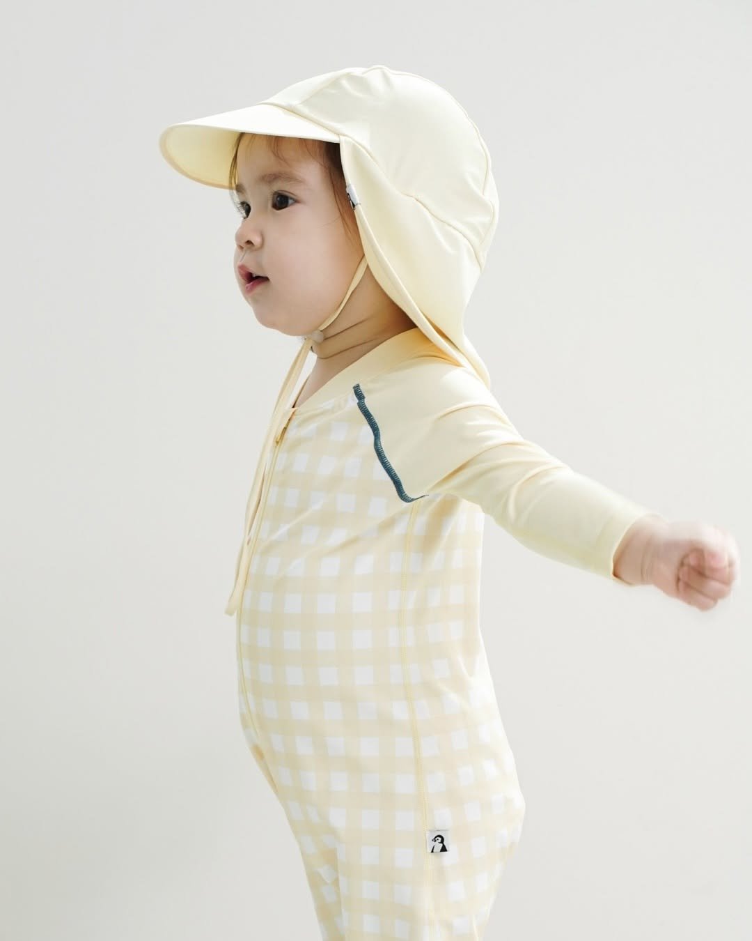 Photo by Konny l 코니아기띠 & 코니 신생아 용품 on June 10, 2025. May be an image of 1 person, baby, hat and text.