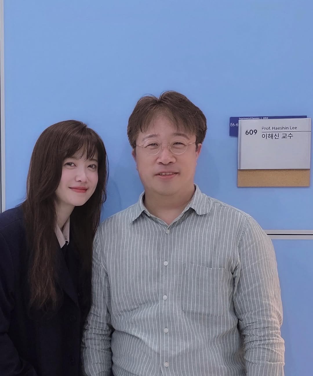 Photo by 구혜선 on January 02, 2026. May be an image of one or more people, hair and text that says 'E6-6 6 Prot. Haeshir Prot.HaeshinLee Lee 609 이해신 이해신교수 교수'.