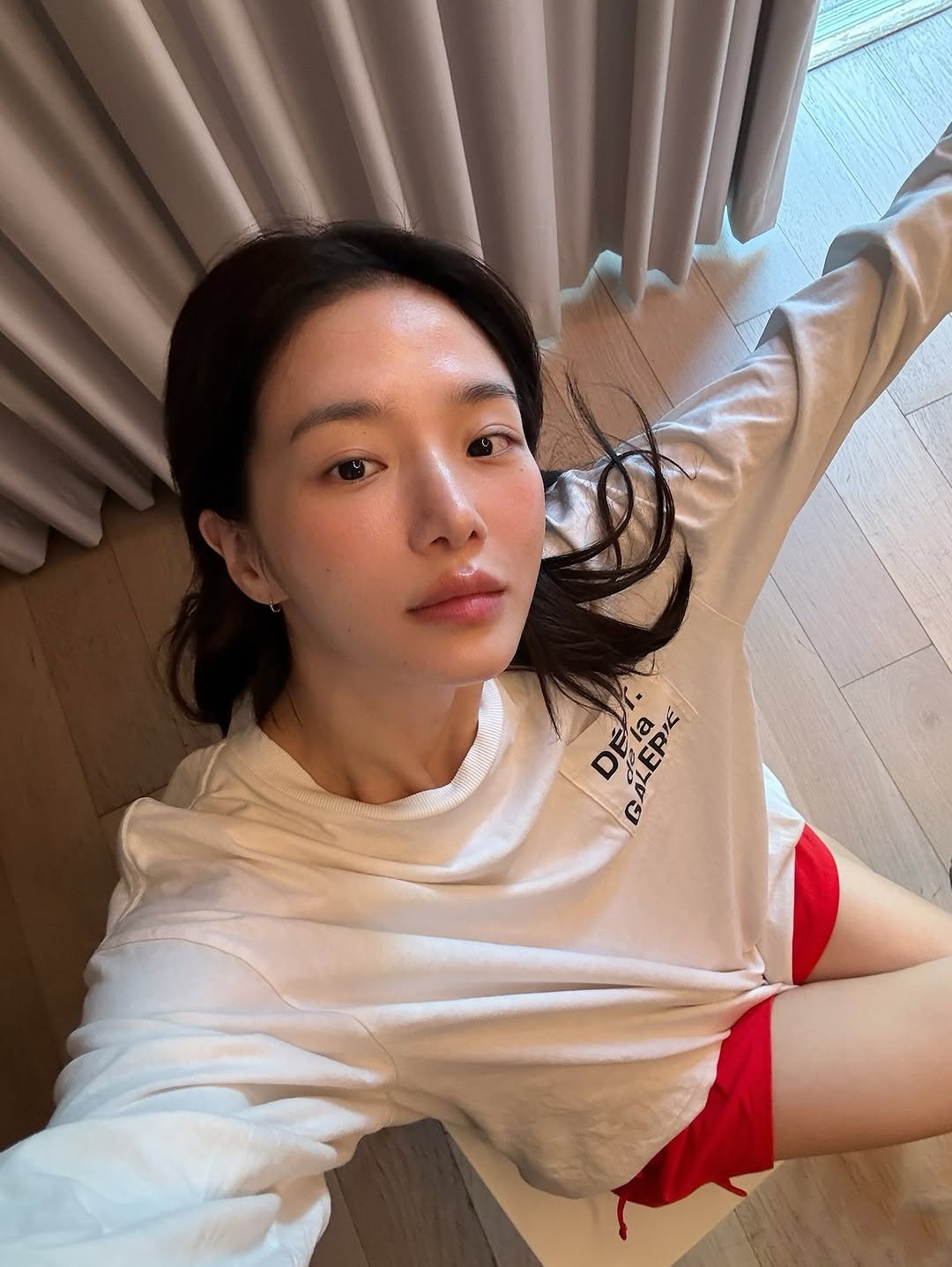 Photo by 박규영 on July 17, 2025. May be a selfie of 1 person, hair, sleepwear, top, shorts and text.