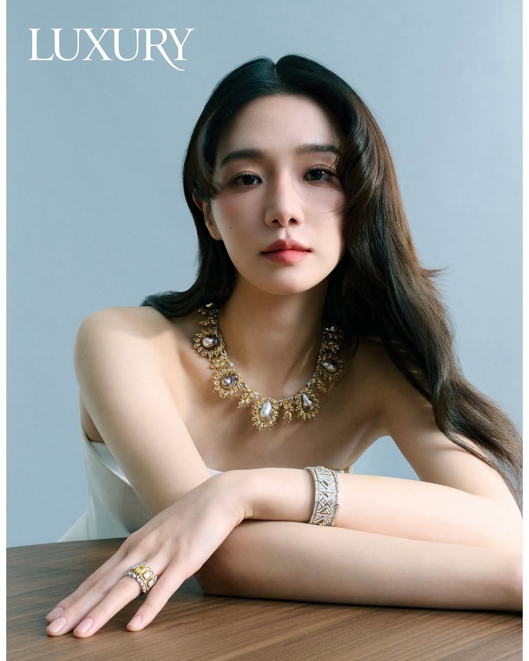 Photo shared by 박규영 on October 23, 2025 tagging @luxuryeditors, and @buccellatimilan. May be an image of necklace and text that says 'LUXURY'.