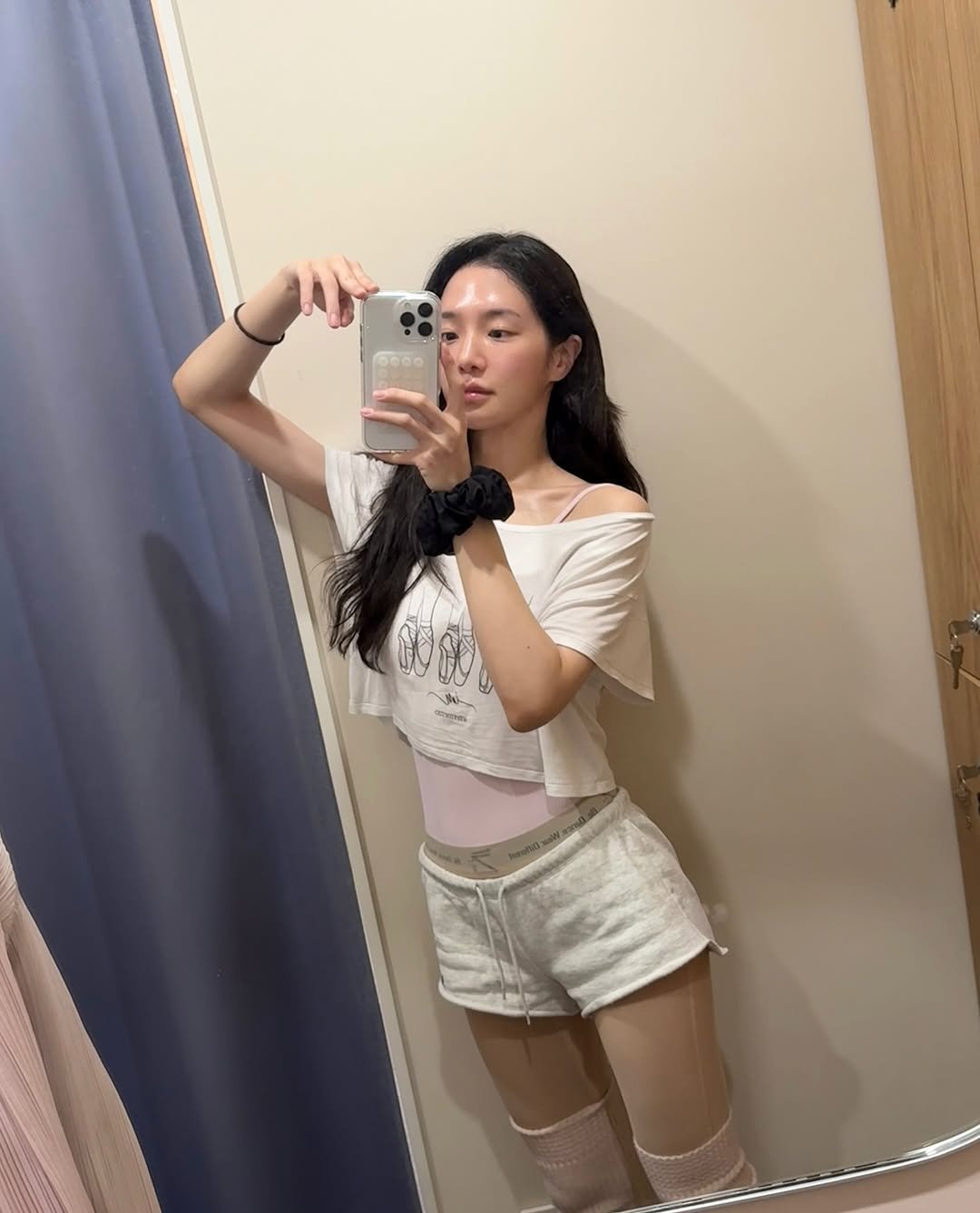 Photo by 박규영 on August 03, 2025. May be a selfie of 1 person, miniskirt, shorts and text.
