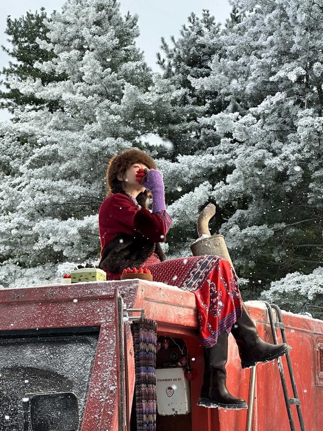 Photo shared by 박규영 on November 14, 2025 tagging @atwosomeplace_official. May be an image of child, standing, snowplow, jeep, shovel, snowsuit, tractor, snow and text.