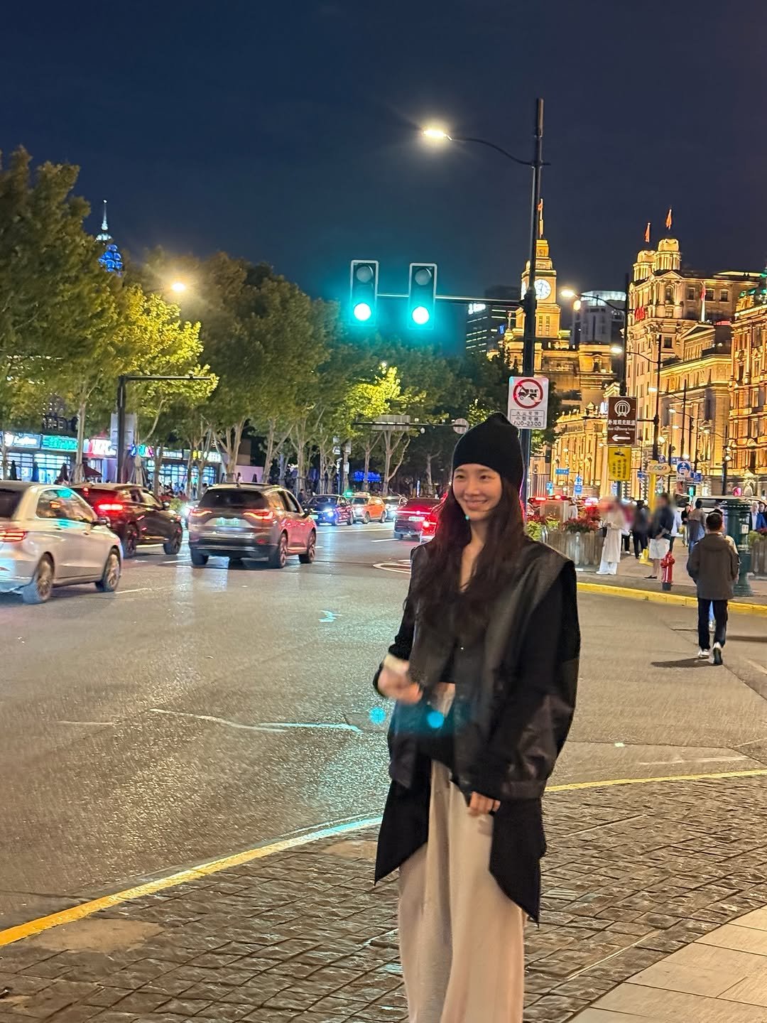 Photo by 박규영 on October 26, 2025. May be an image of one or more people, parka, street, night and text.