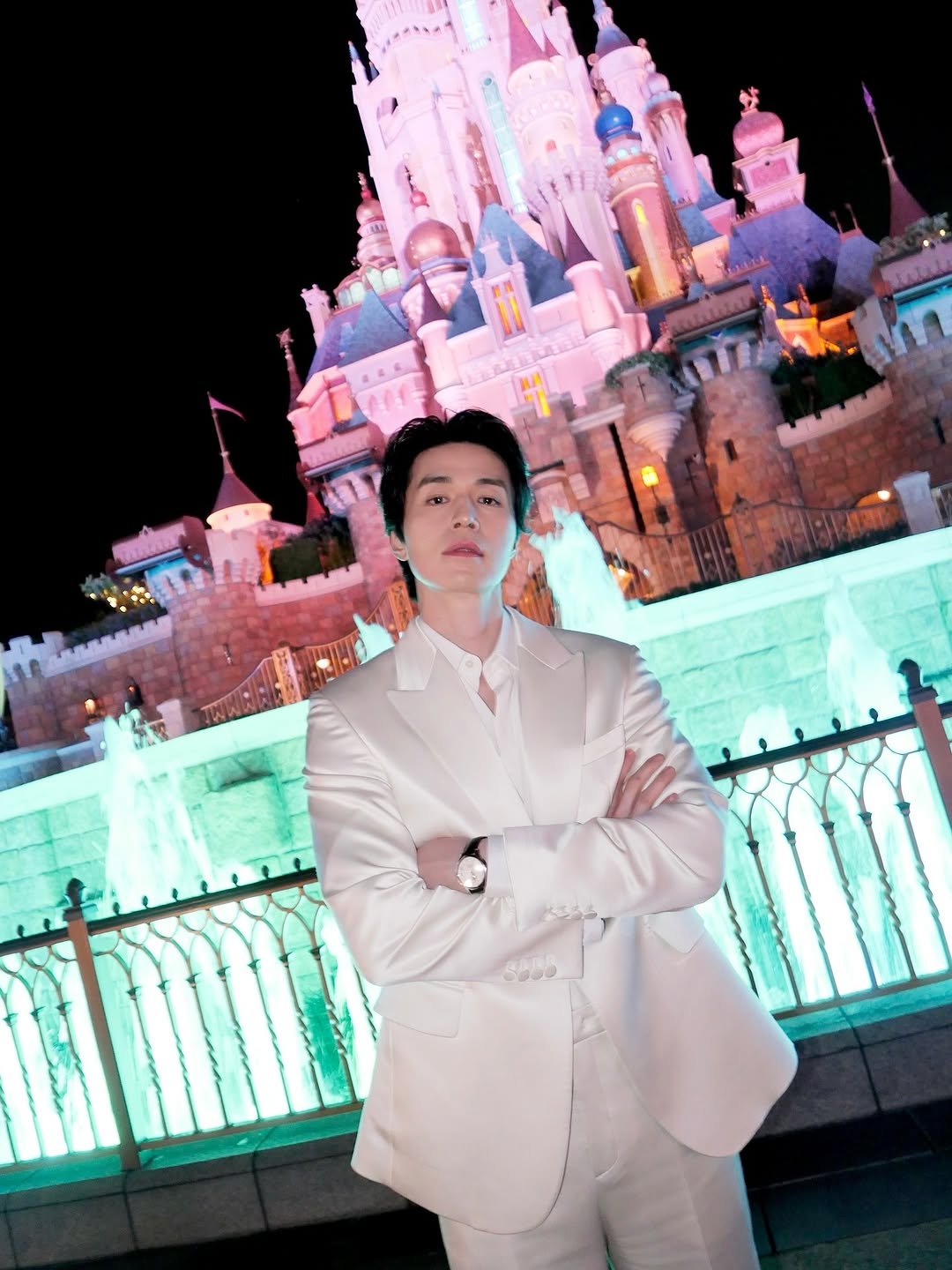 Photo shared by 이동욱 (Official_Instagram) on November 14, 2025 tagging @disneypluskr. May be an image of castle and text.
