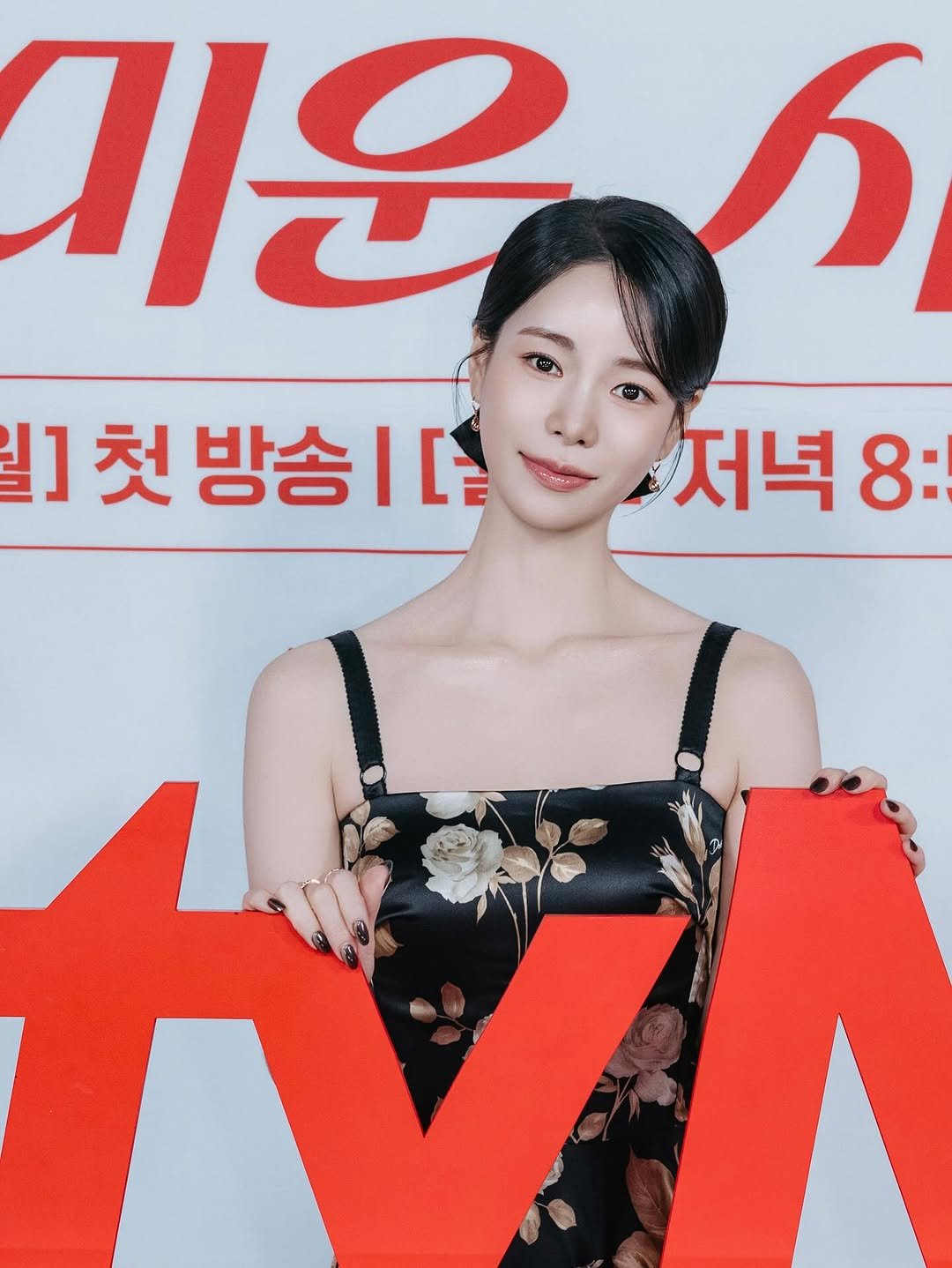 limjjy2 게시물 이미지: 얄미운사랑
TVN 에서 만나염😎
11/3 pm8:50