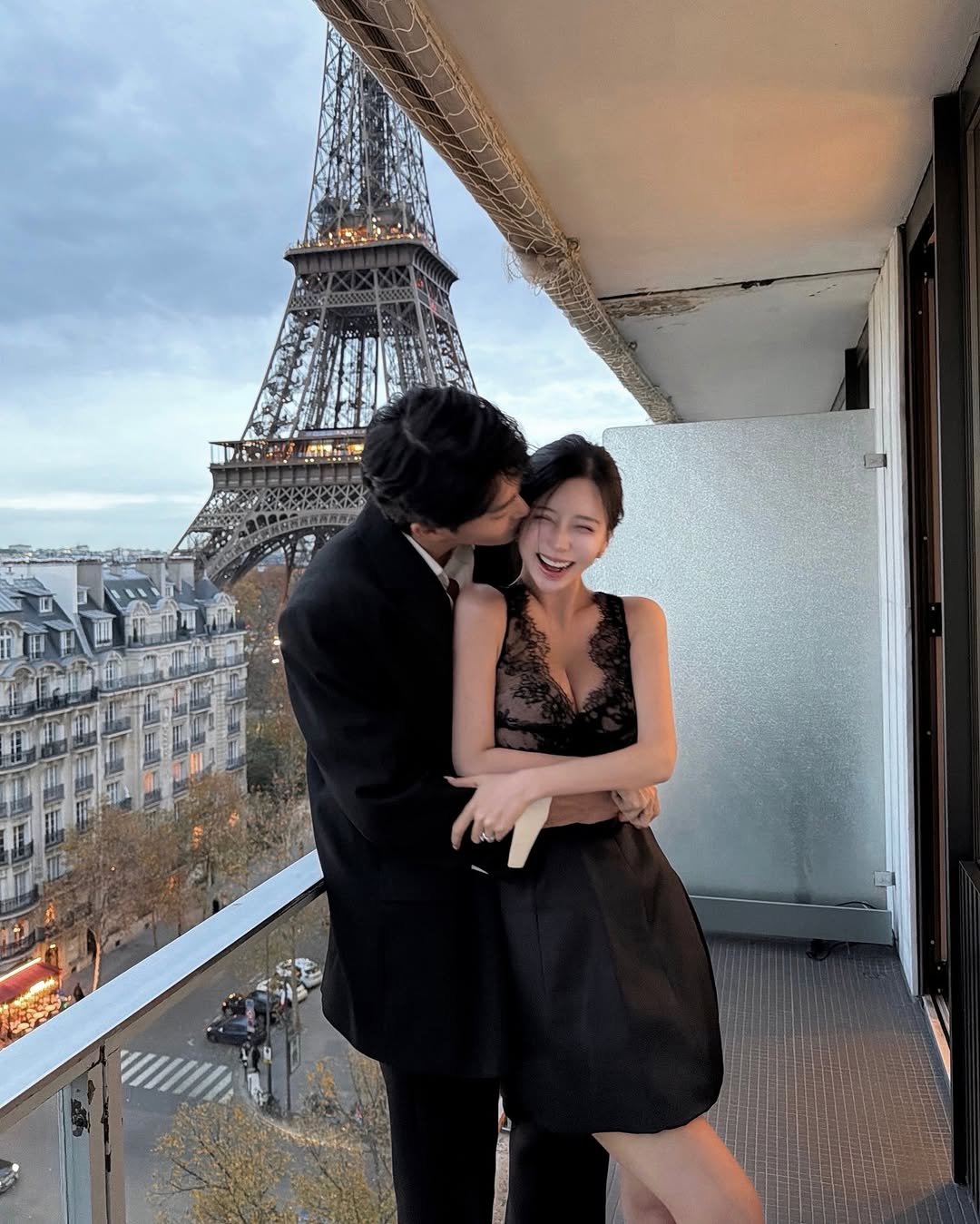 Photo shared by 예영 / 여행, 순간순간을 기록 on December 30, 2025 tagging @ji_jiji03. May be an image of people kissing, tower and text.