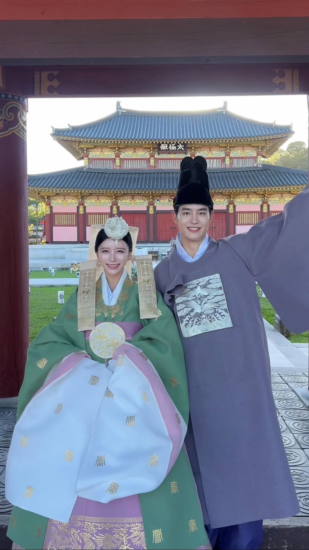 lloveeely 게시물 이미지: 안몽룡 & 진춘향 🙄💕
다들 김해에 야외 왕궁 결혼식장이 있다는거 아셨나요 ?!...