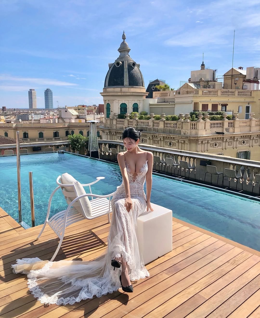 Photo shared by 예영 / 여행, 순간순간을 기록 on March 24, 2025 tagging @honeymoonresort, @ohla_barcelona, @aileen_couture, @fashiontv_korea, and @lia__wedding_.
