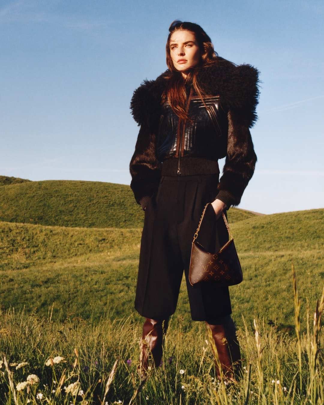 louisvuitton 게시물 이미지: A living tableau. Shepherd-inspired textures...