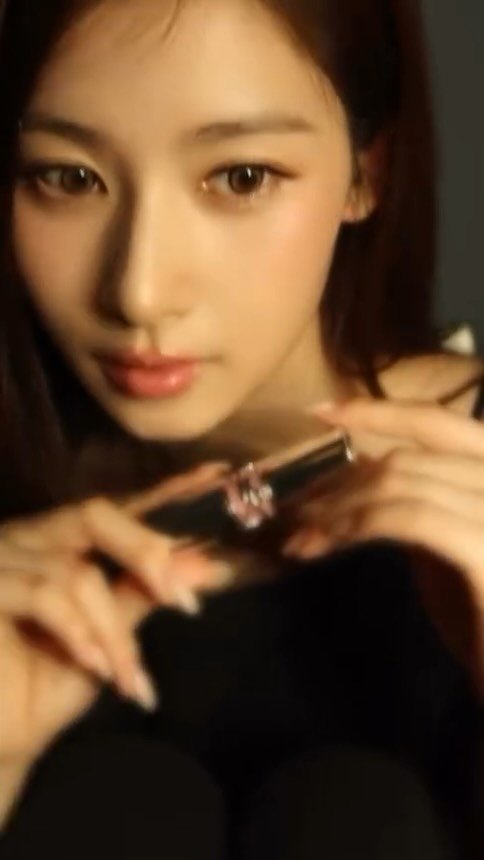 m.by__sana 게시물 이미지: お砂糖みたいなラメが可愛い❤︎
YSL LOVESTORE...