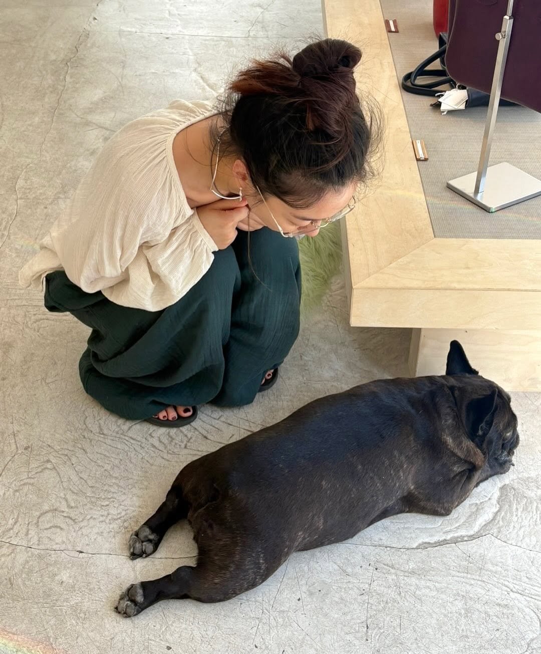 Photo shared by 맑음요가☘️ on June 12, 2025 tagging @sunnyoga_bok. May be an image of 1 person, dog and text.