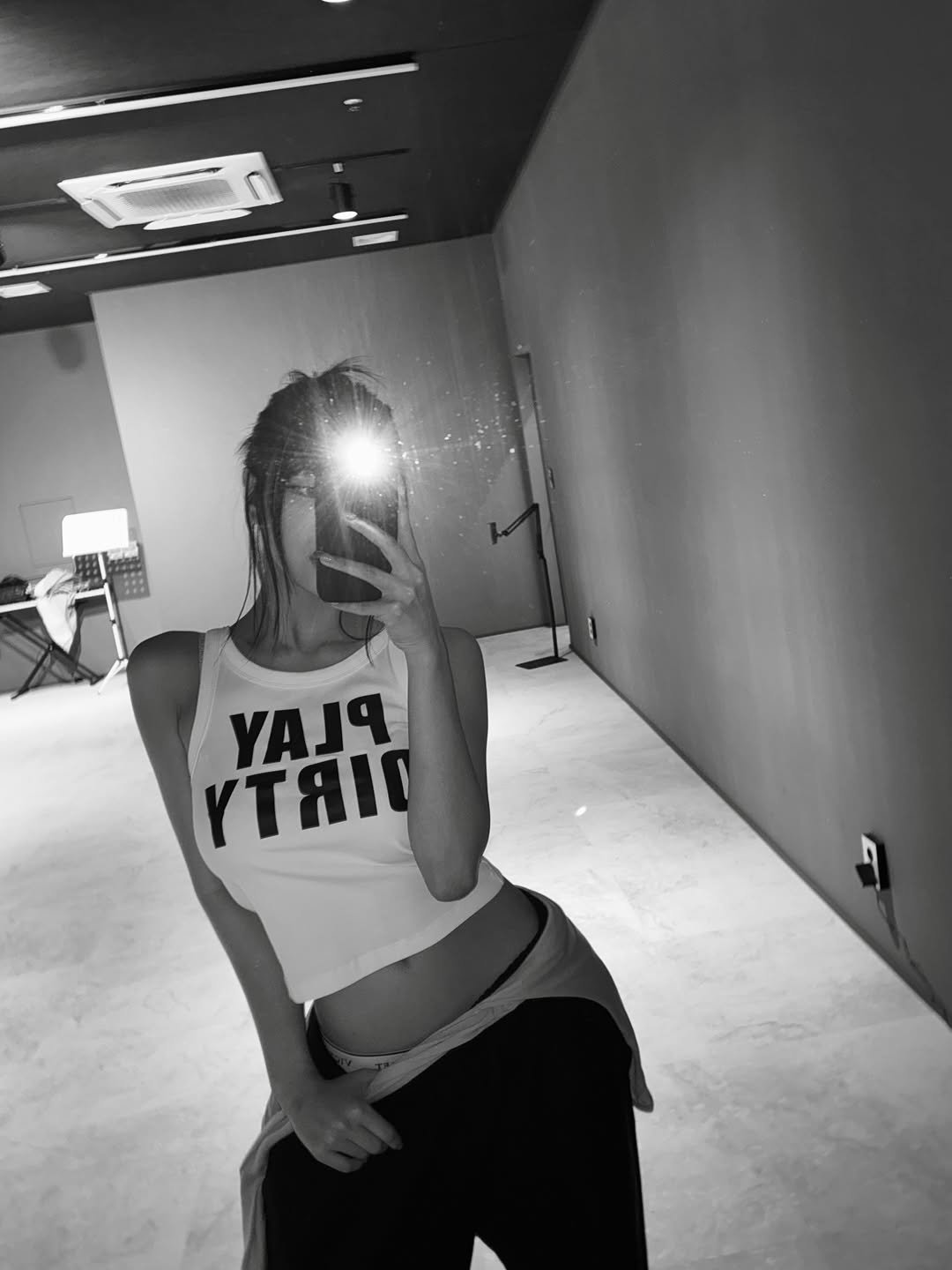 Photo by NATTY (( 나띠 )) on December 01, 2025. May be a black-and-white image of activewear, phone, sweatpants, mirror, top, tanktop and text.