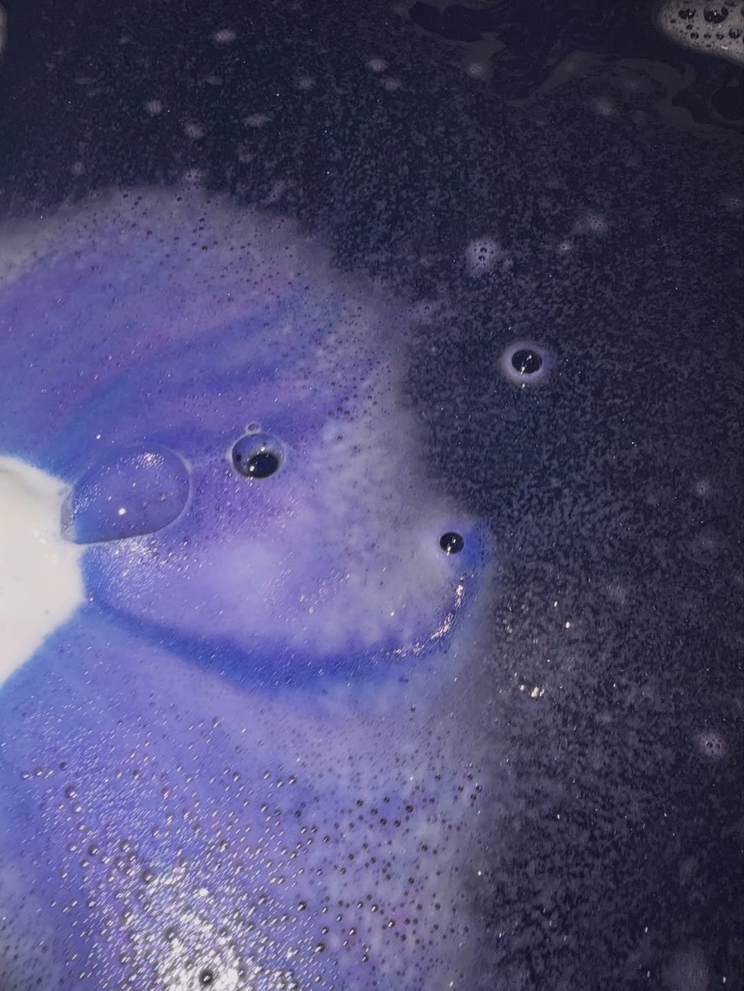 Photo by NATTY (( 나띠 )) on December 11, 2025. May be an image of bathtub and text.