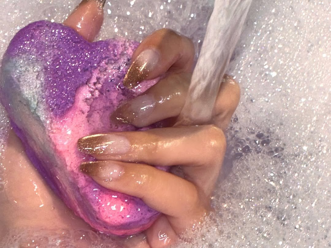 Photo by NATTY (( 나띠 )) on November 08, 2025. May be an image of bubble gum, soap, bathtub and text.