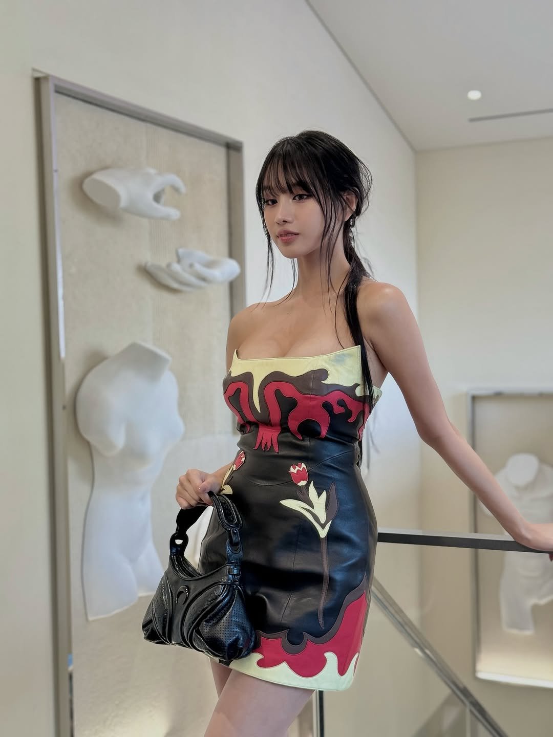 Photo by NATTY (( 나띠 )) on October 22, 2025. May be an image of miniskirt, dress and text.