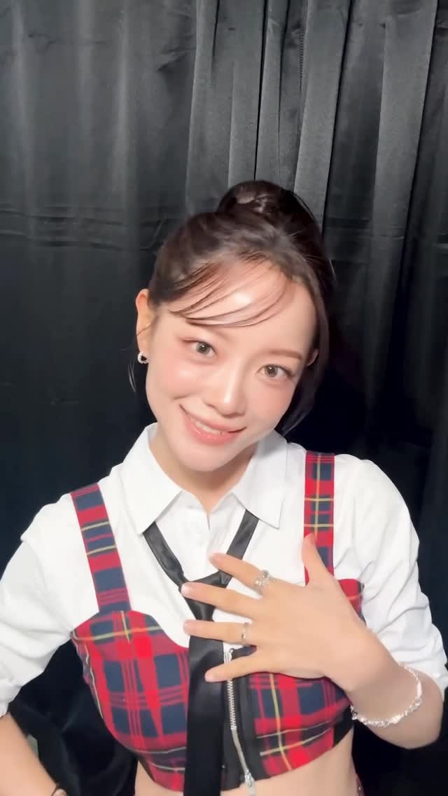 official_kimsejeong 게시물 이미지: meet me in the middle 👀

#김세정...