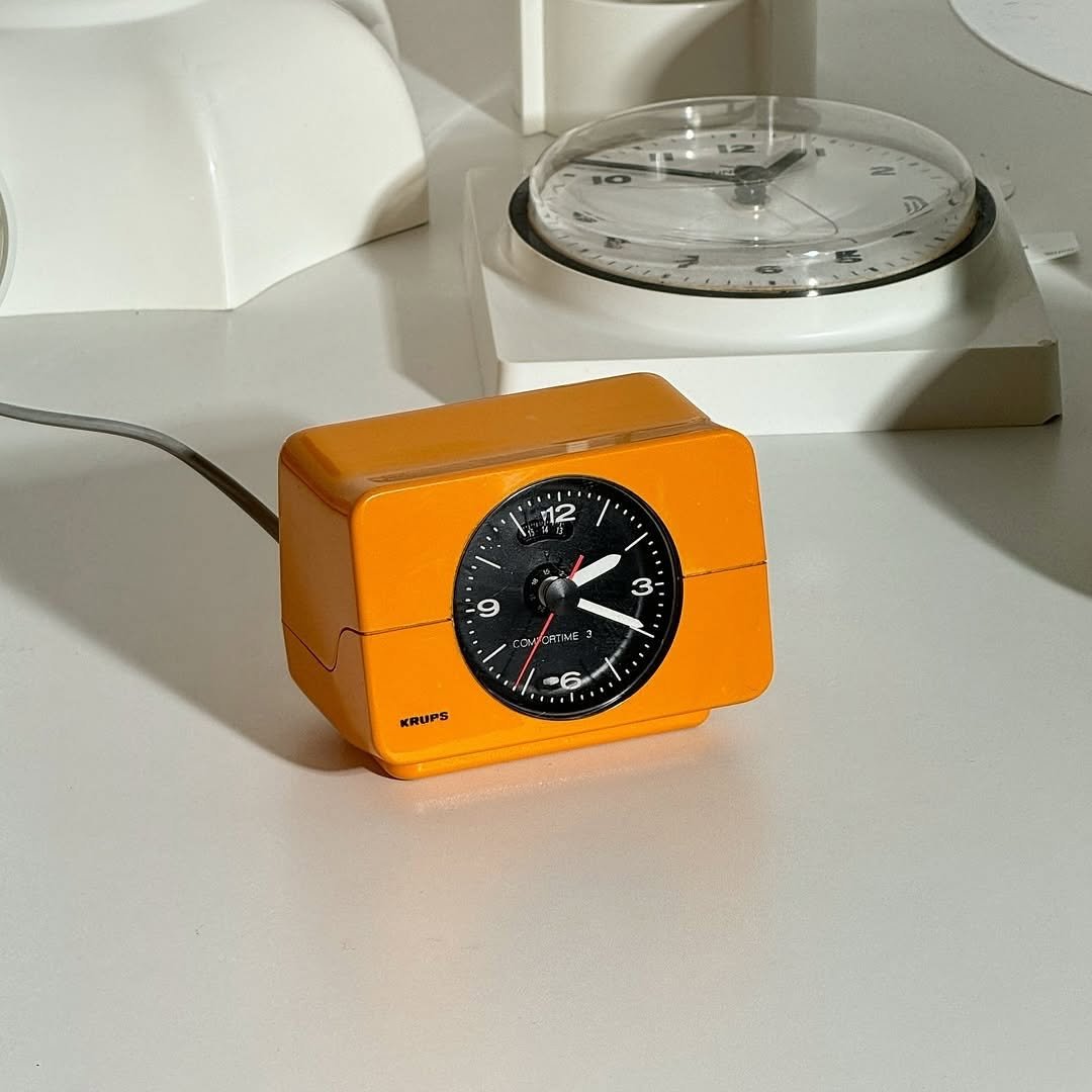 Photo by 프라네테스 | 빈티지조명.빈티지소품.합정동쇼룸 on June 30, 2025. May be an image of wrist watch and text that says '12 9 ۵ M GNFC ي N NE E د 6 • KRUPS'.