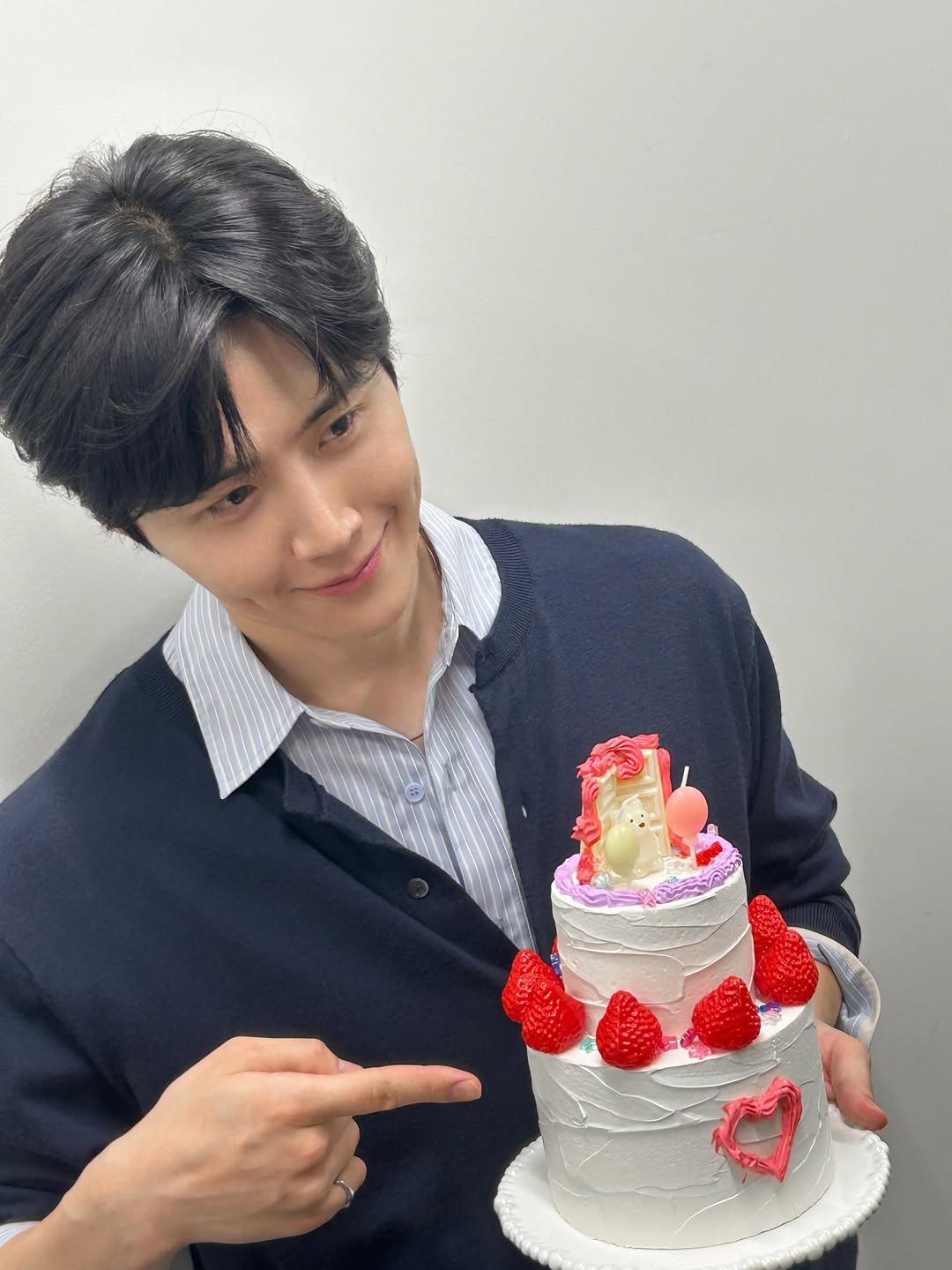 seonho__kim 게시물 이미지: 👨‍⚕️🕶️🩵🍀😁 🎂🎉🎶🫶🏻
 고맙습니다. #Japan