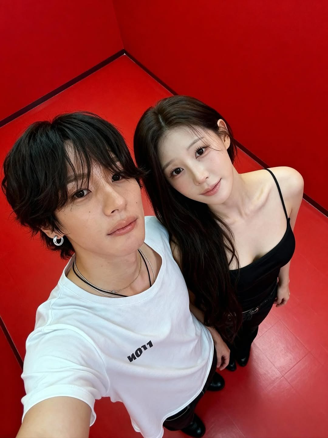 Photo by 하룬데요.... on September 24, 2025. May be an image of one or more people, bangs, top and text that says 'и011'.