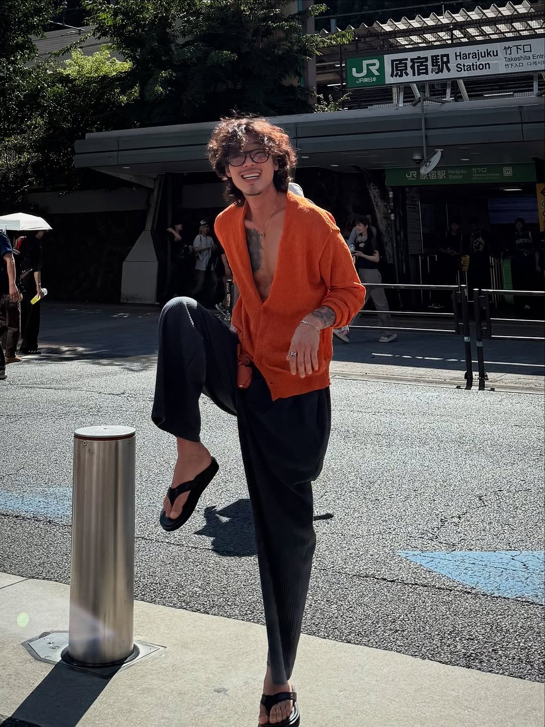 Photo shared by 비 르 on July 25, 2025 tagging @virstyle.kr. May be an image of 4 people, people standing, street and text.