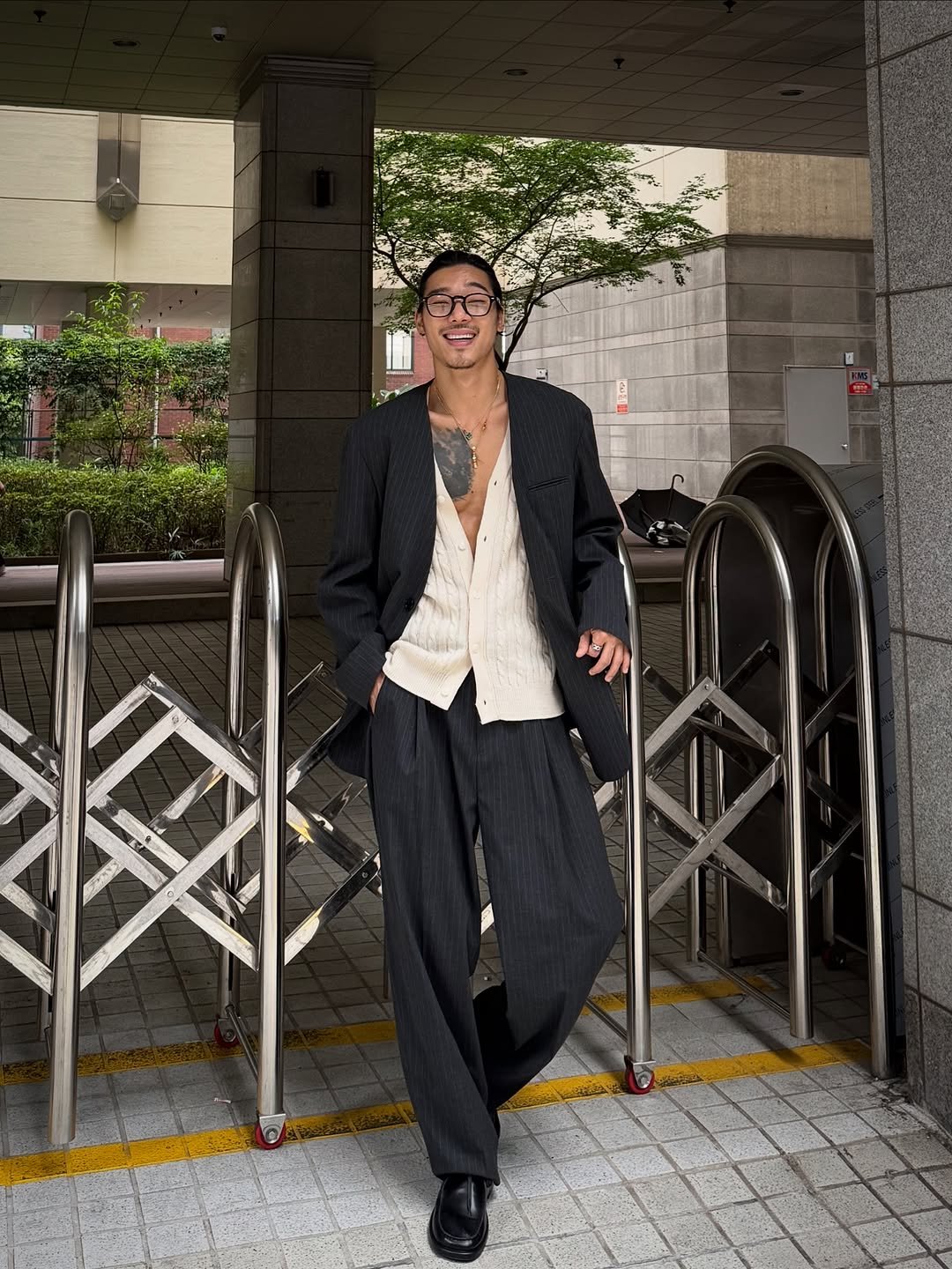 Photo by 비 르 on October 06, 2025. May be an image of 1 person, suit, blazer and text.