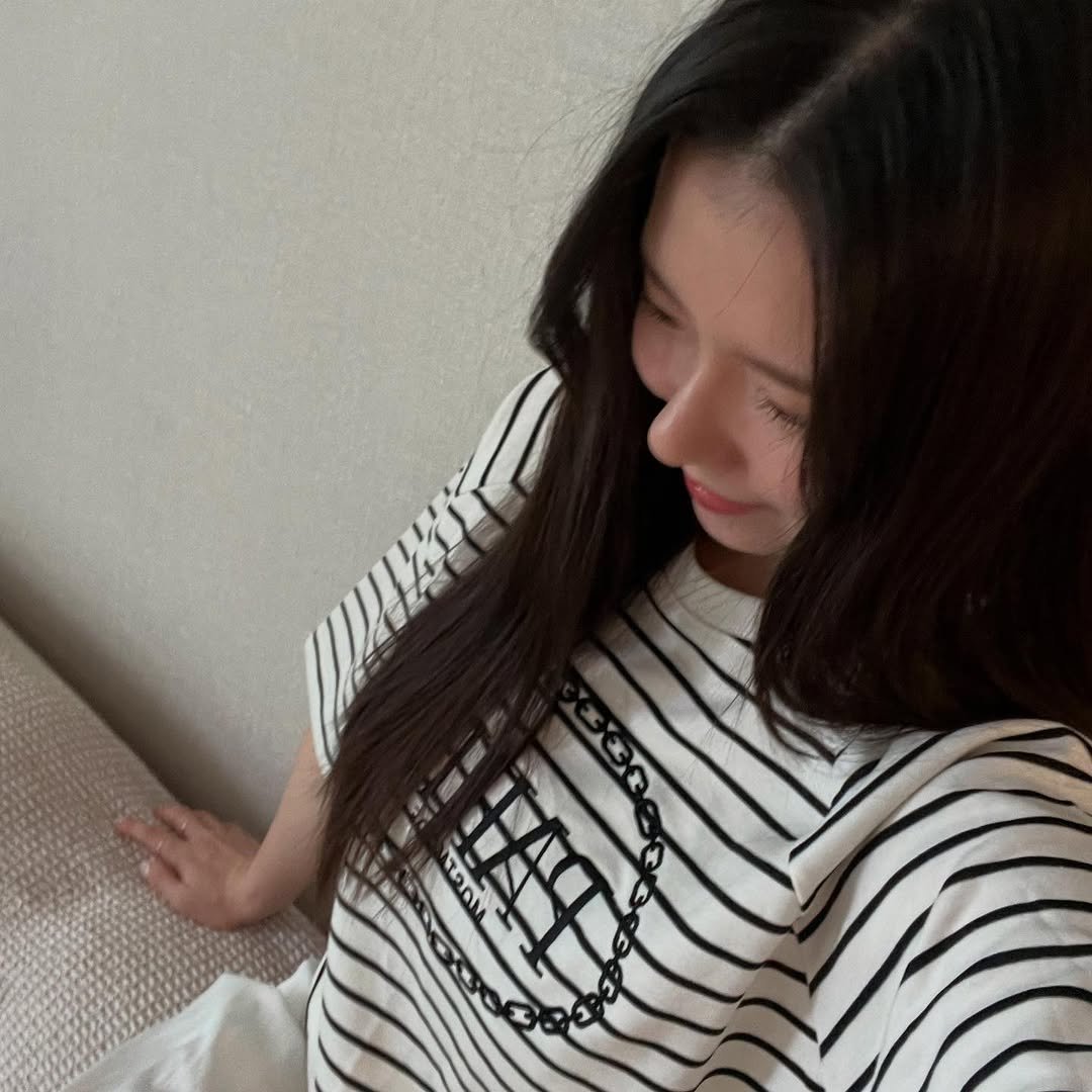Photo by 최다은 ｃｈｏｉ ｄａ ｅｕｎ on June 02, 2025. May be an image of sleepwear and top.